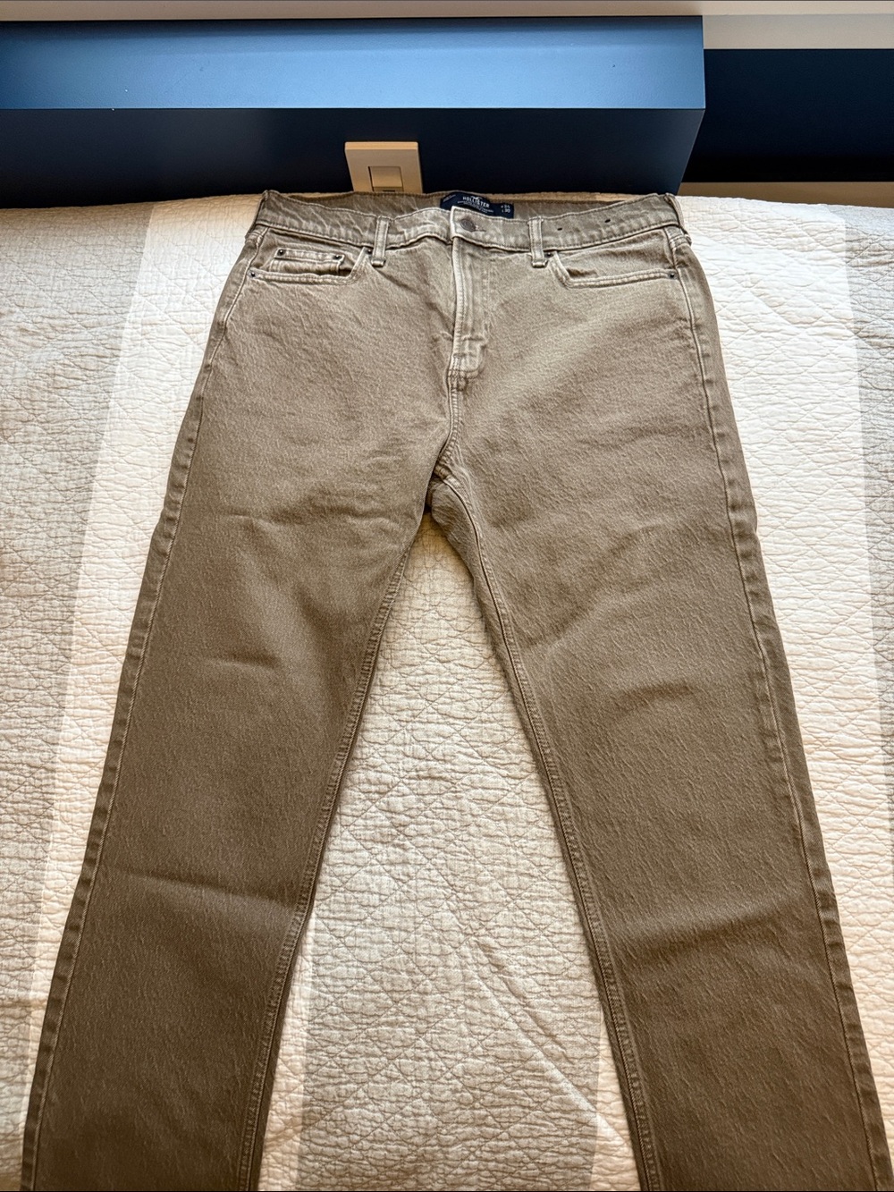 Hollister Men's Slim Straight Jeans in Olive